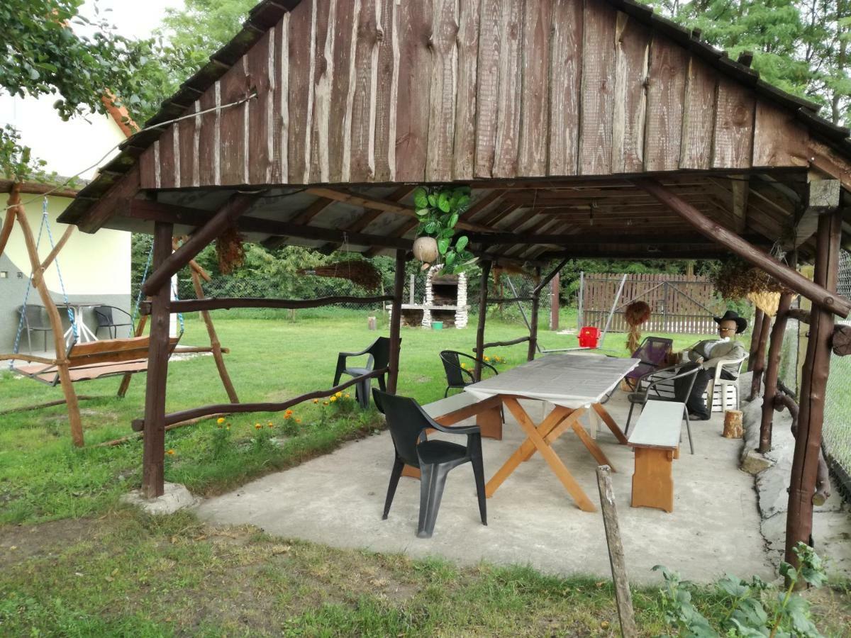 Agrowczasy Nad Stawem Vila Gartatowice Exterior foto