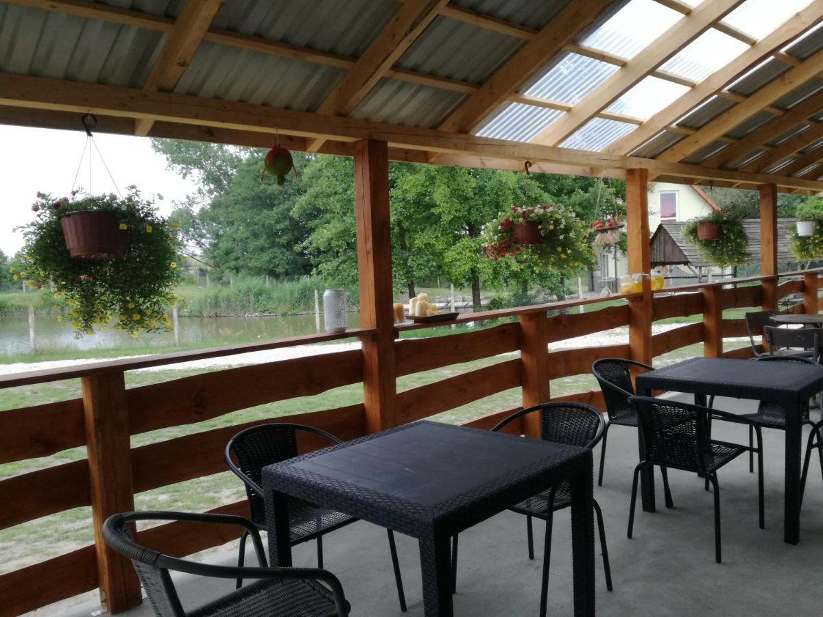 Agrowczasy Nad Stawem Vila Gartatowice Exterior foto